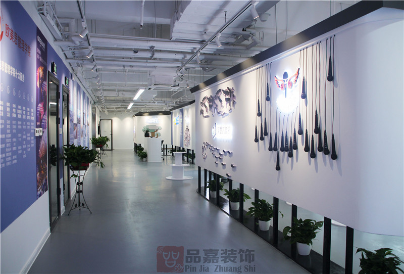 歐美思前廳展示墻裝修實景圖